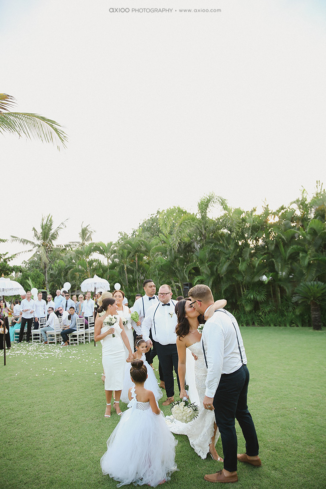 Axioo: That Sunshiny Retro Vibe